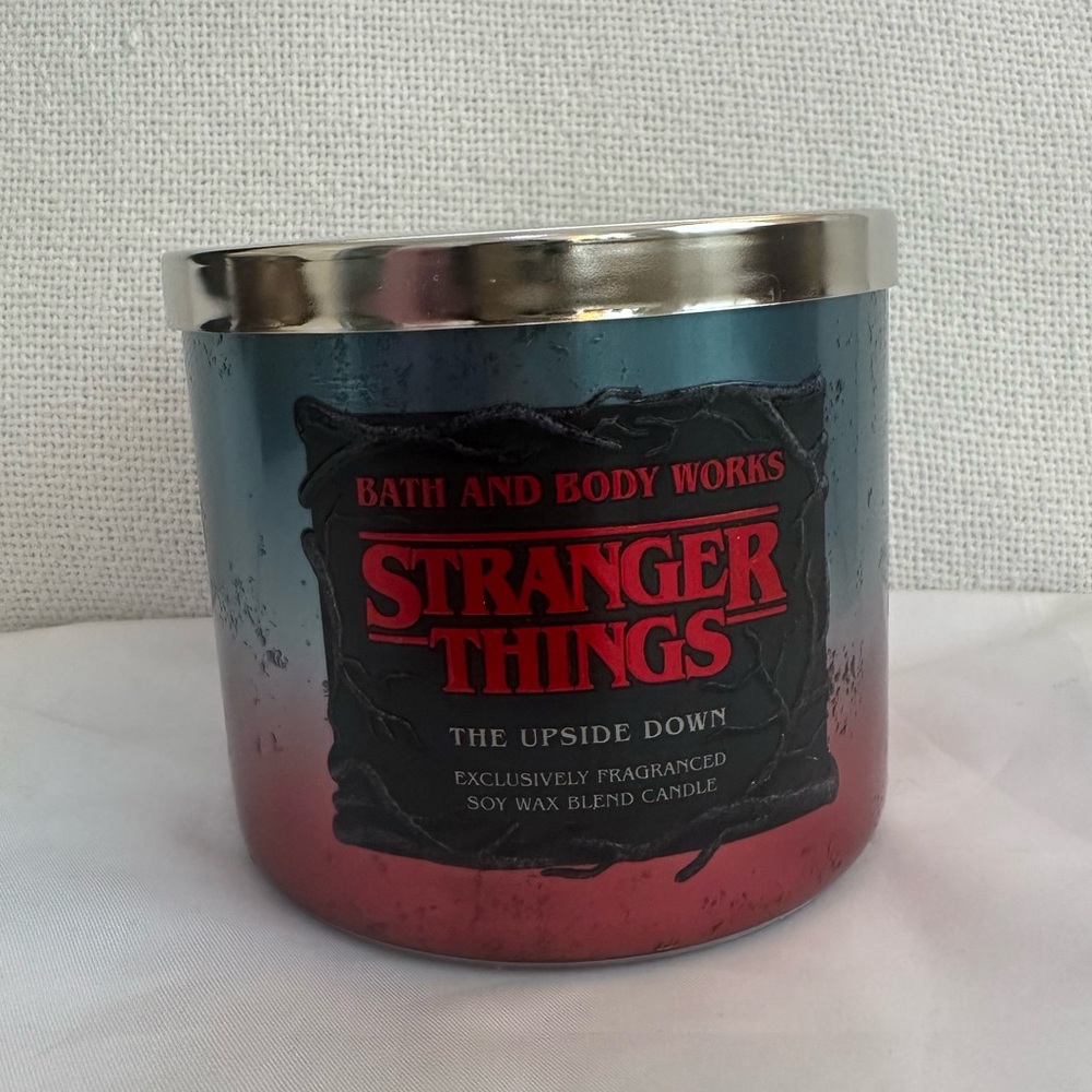 Bath & Body Works The Upside Down Candle RARE Stranger Things
